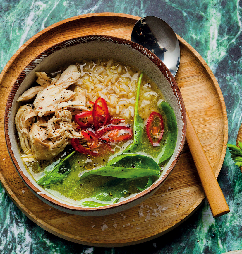 Read more about the article Rice and chicken broth bowl with baby spinach