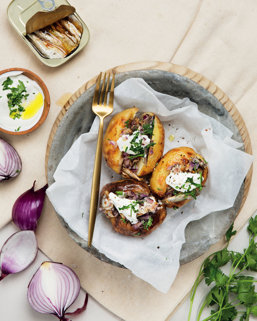 Read more about the article Stuffed spuds with sardines and sour cream