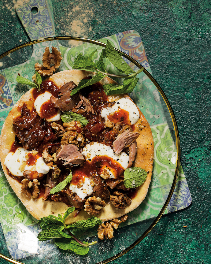 Read more about the article Slow-cooked lamb pizzas with yoghurt and walnuts