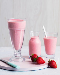 Read more about the article Healthy double-thick strawberry milkshakes
