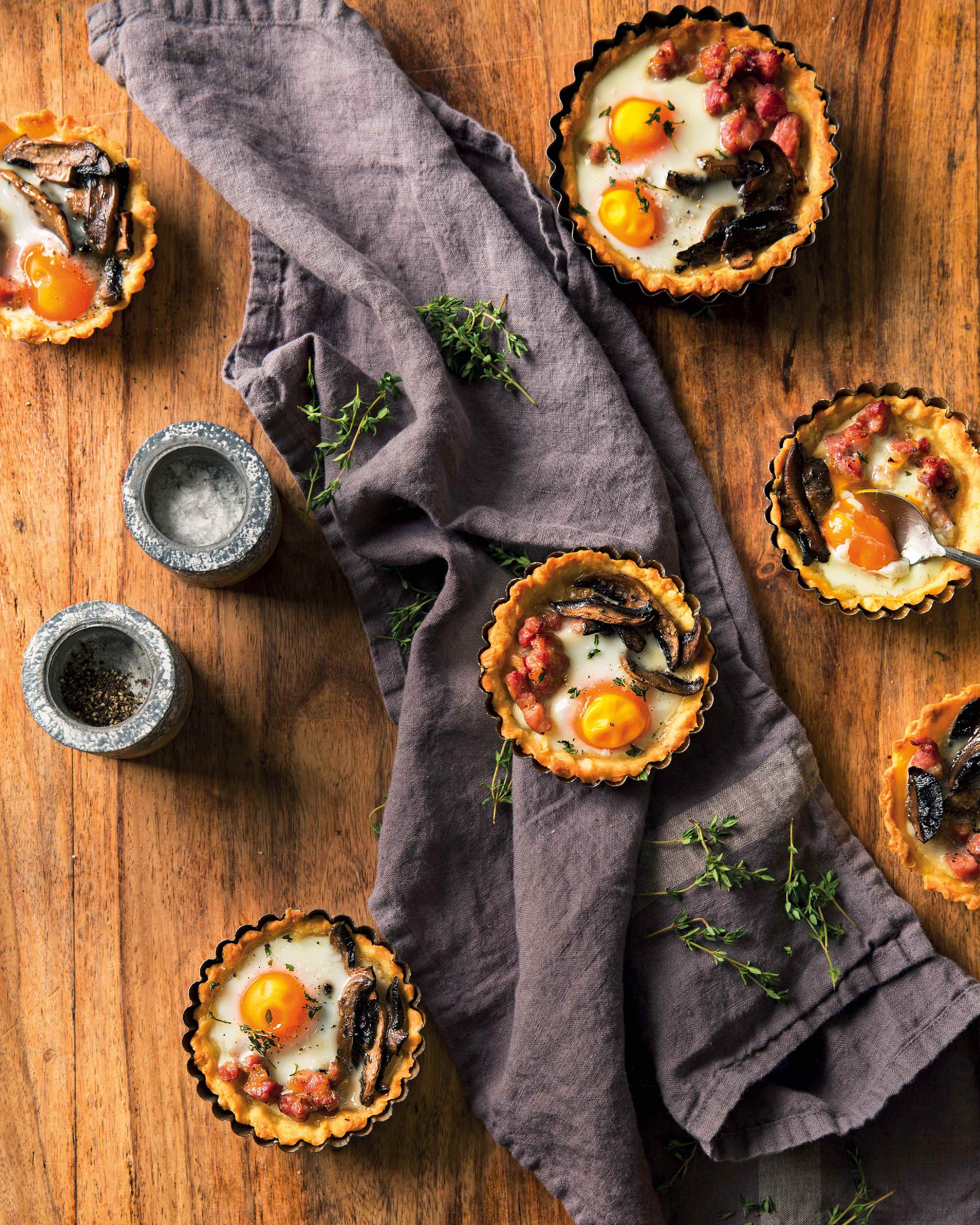 Read more about the article Baked egg tartlets with bacon and thyme