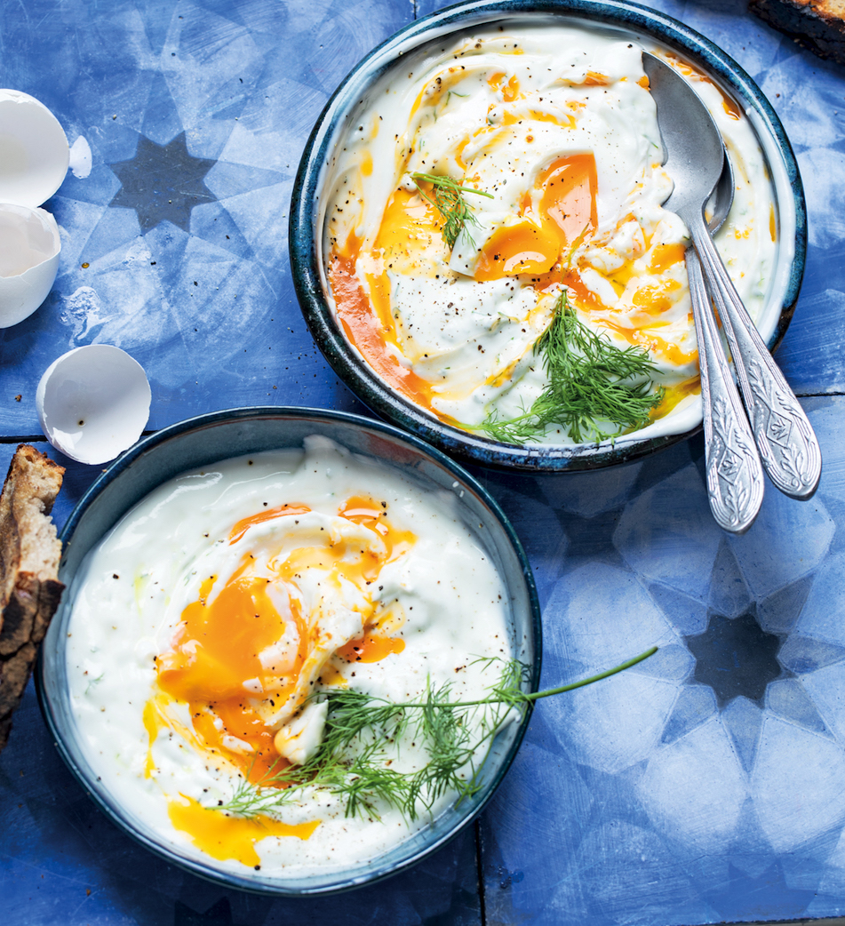 Read more about the article Traditional Turkish eggs with yoghurt and paprika