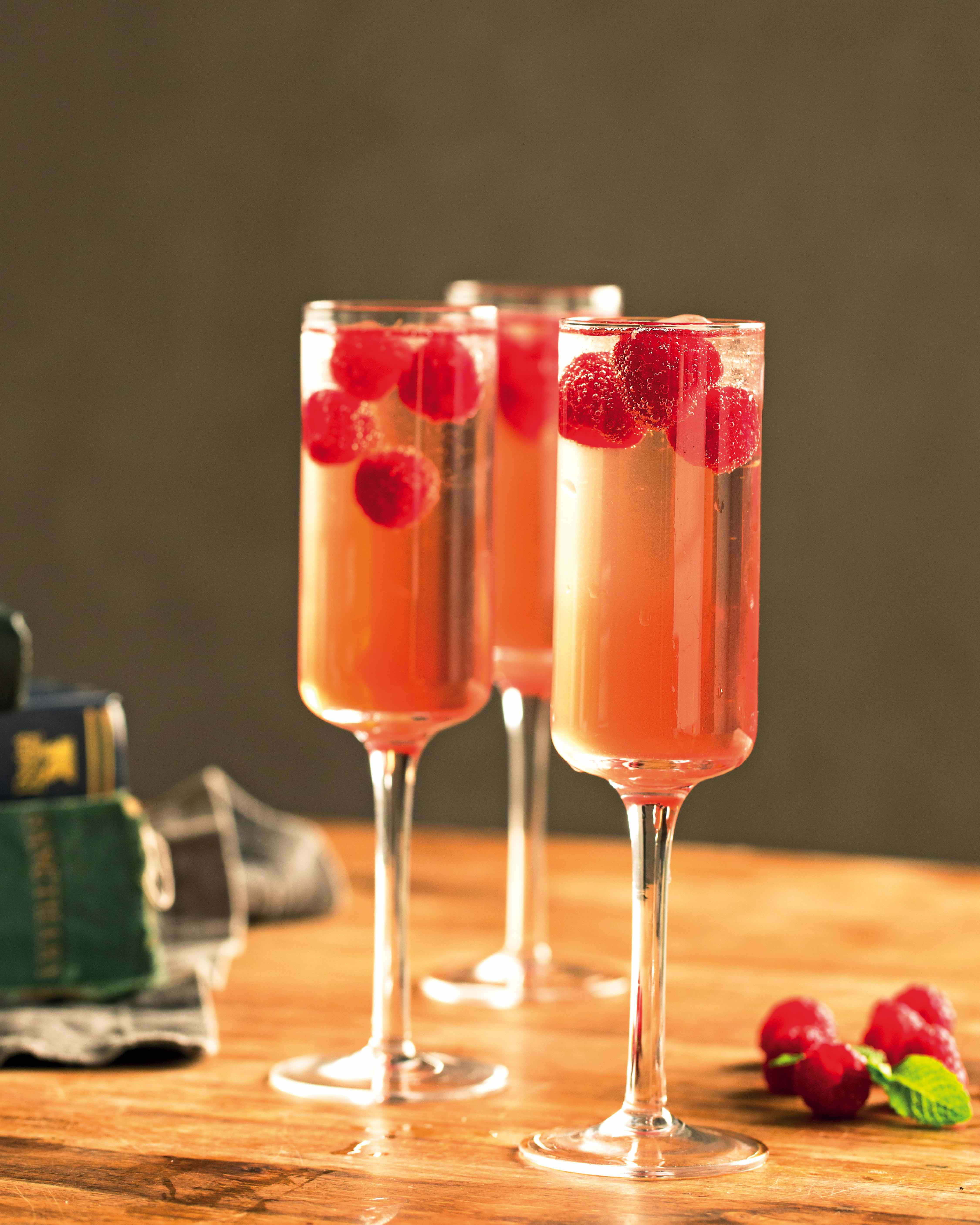 Read more about the article Celebrate the festive season with these berry mimosas