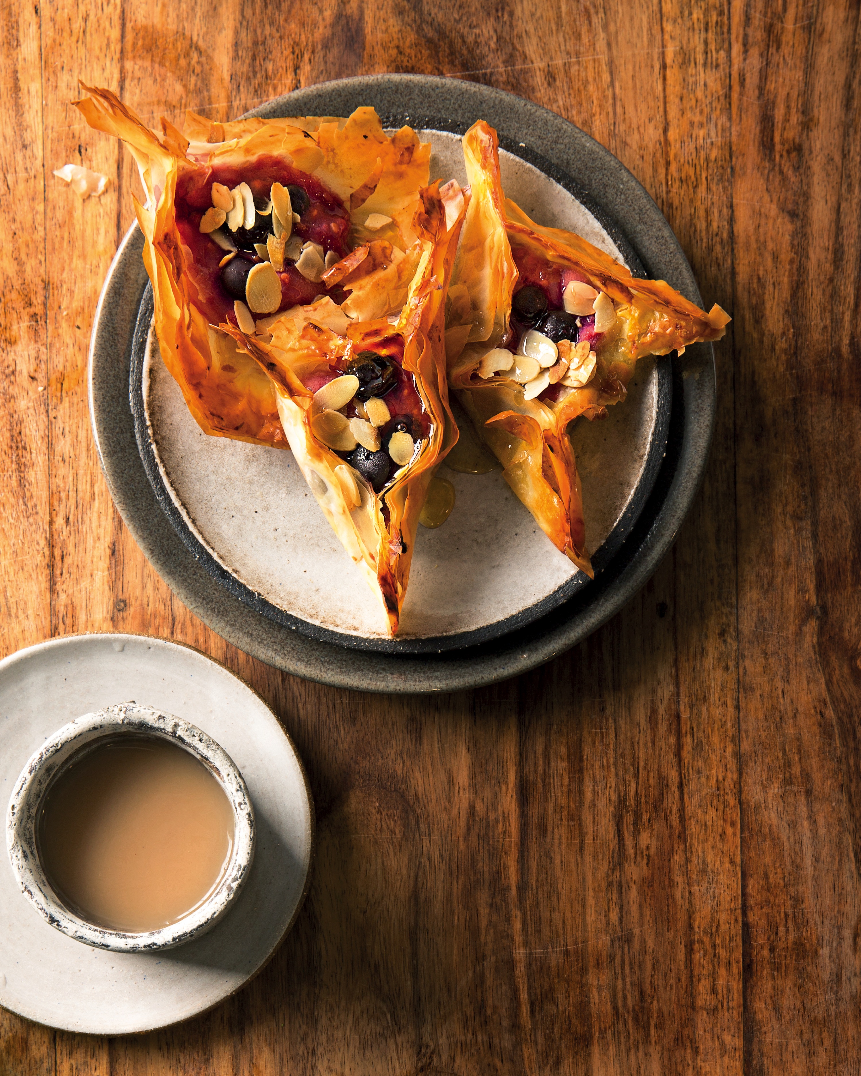 Read more about the article Miniature fruit phyllo pastries with guava and blueberries