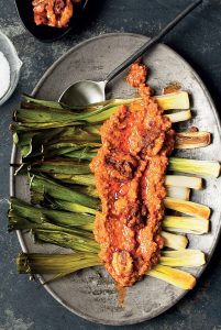 Read more about the article Healthy roast leeks with Romesco sauce