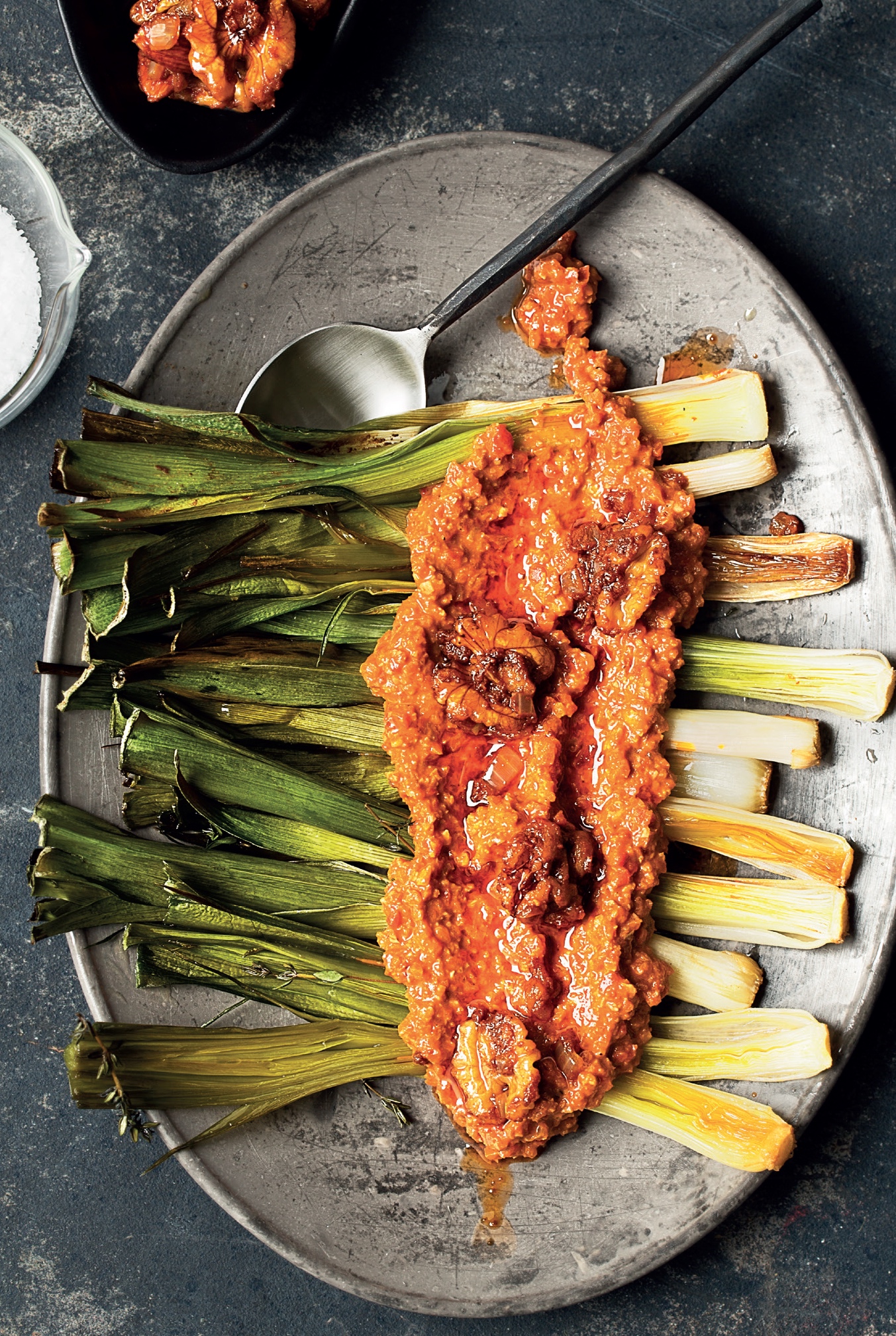 You are currently viewing Healthy roast leeks with Romesco sauce