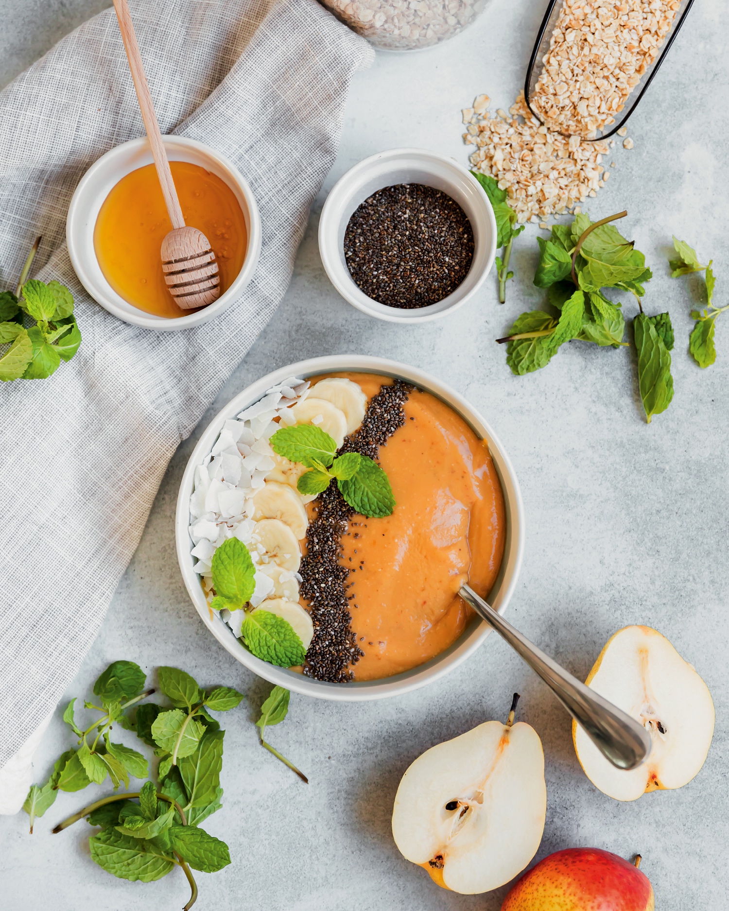 Read more about the article Baking Ginger’s pear and rooibos smoothie bowl