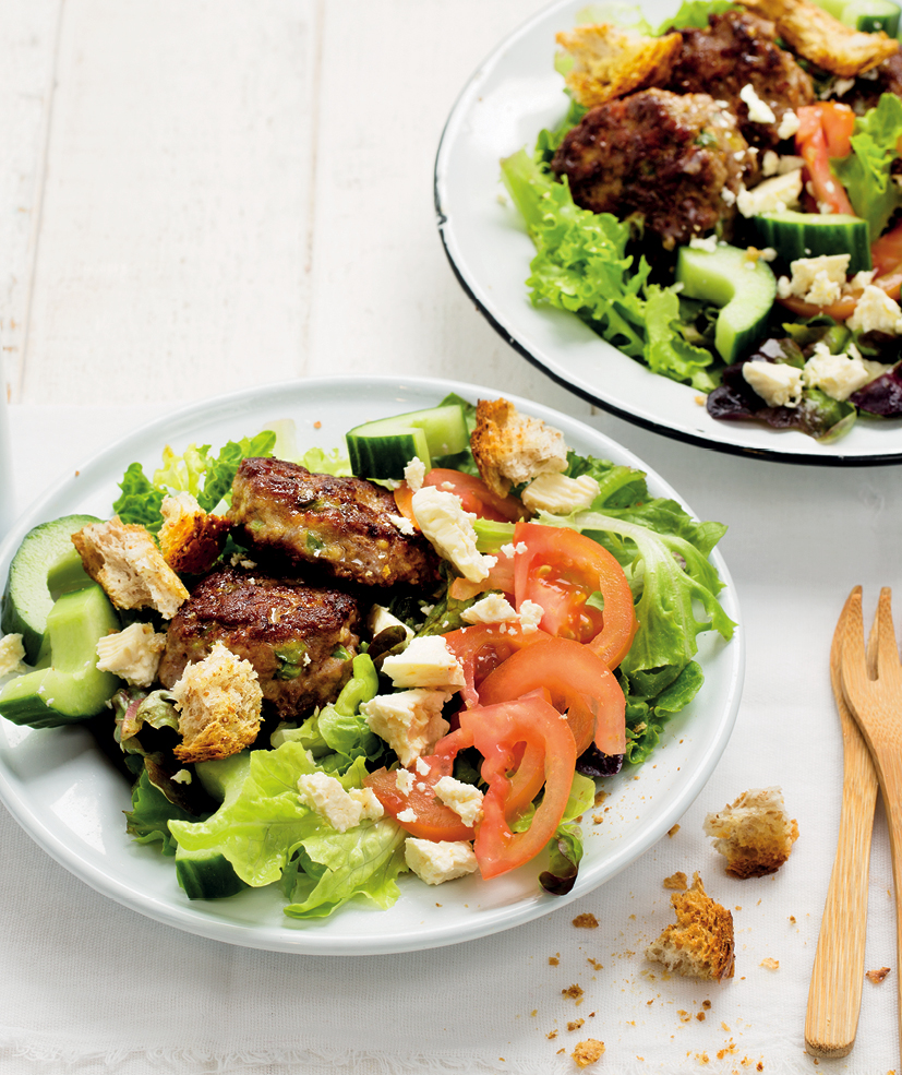 You are currently viewing Traditional garden salad with boerewors patties