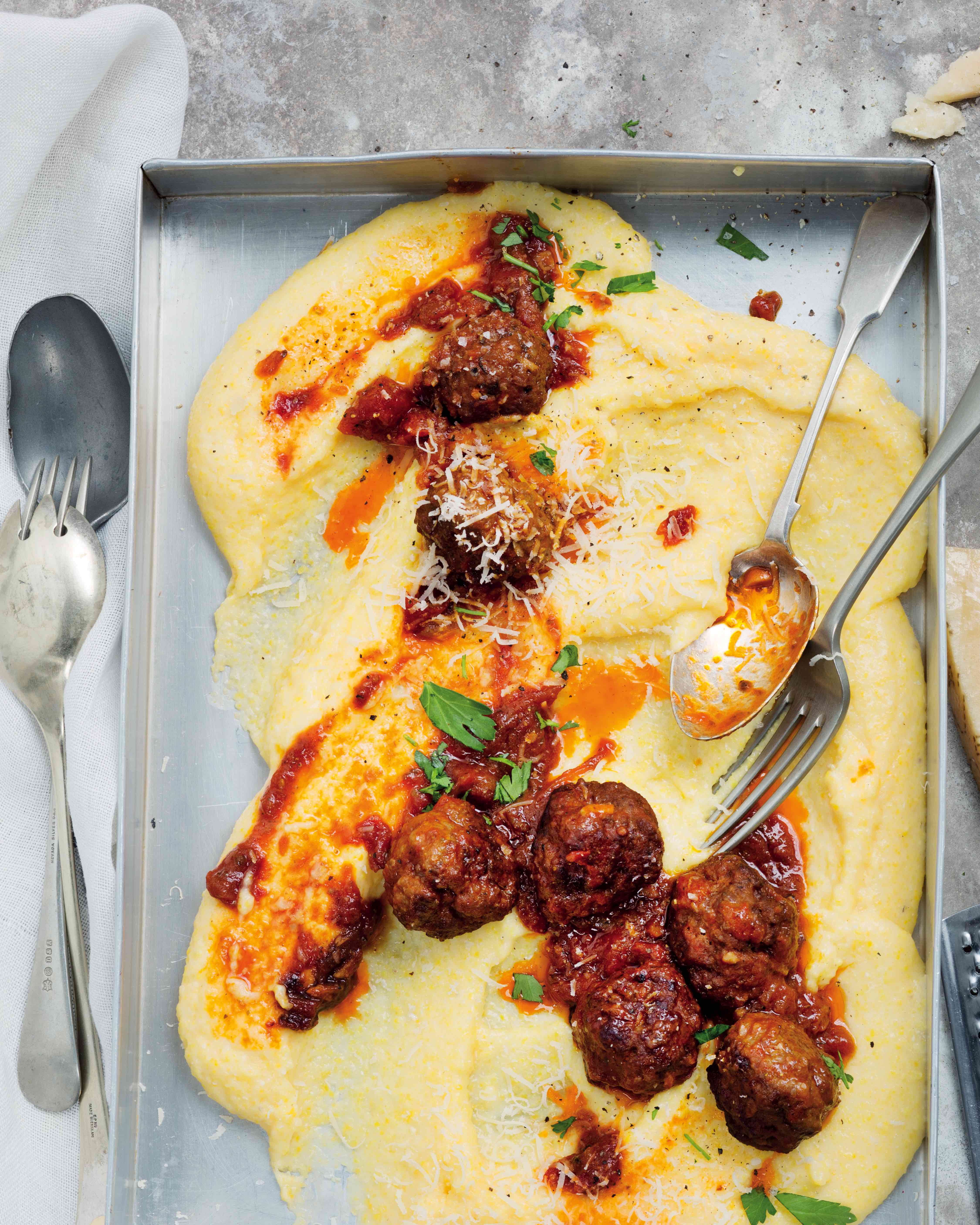 You are currently viewing Bolognese meatballs with creamy polenta