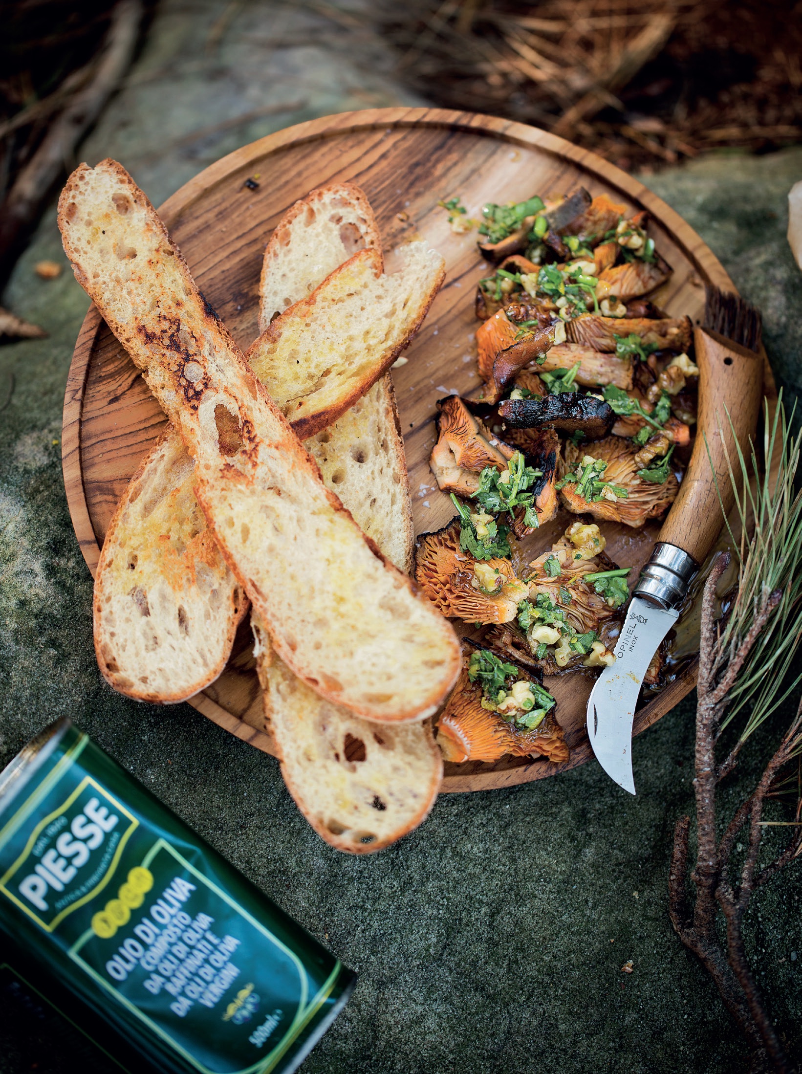 Read more about the article Charred mushrooms with crostini and walnut gremolata