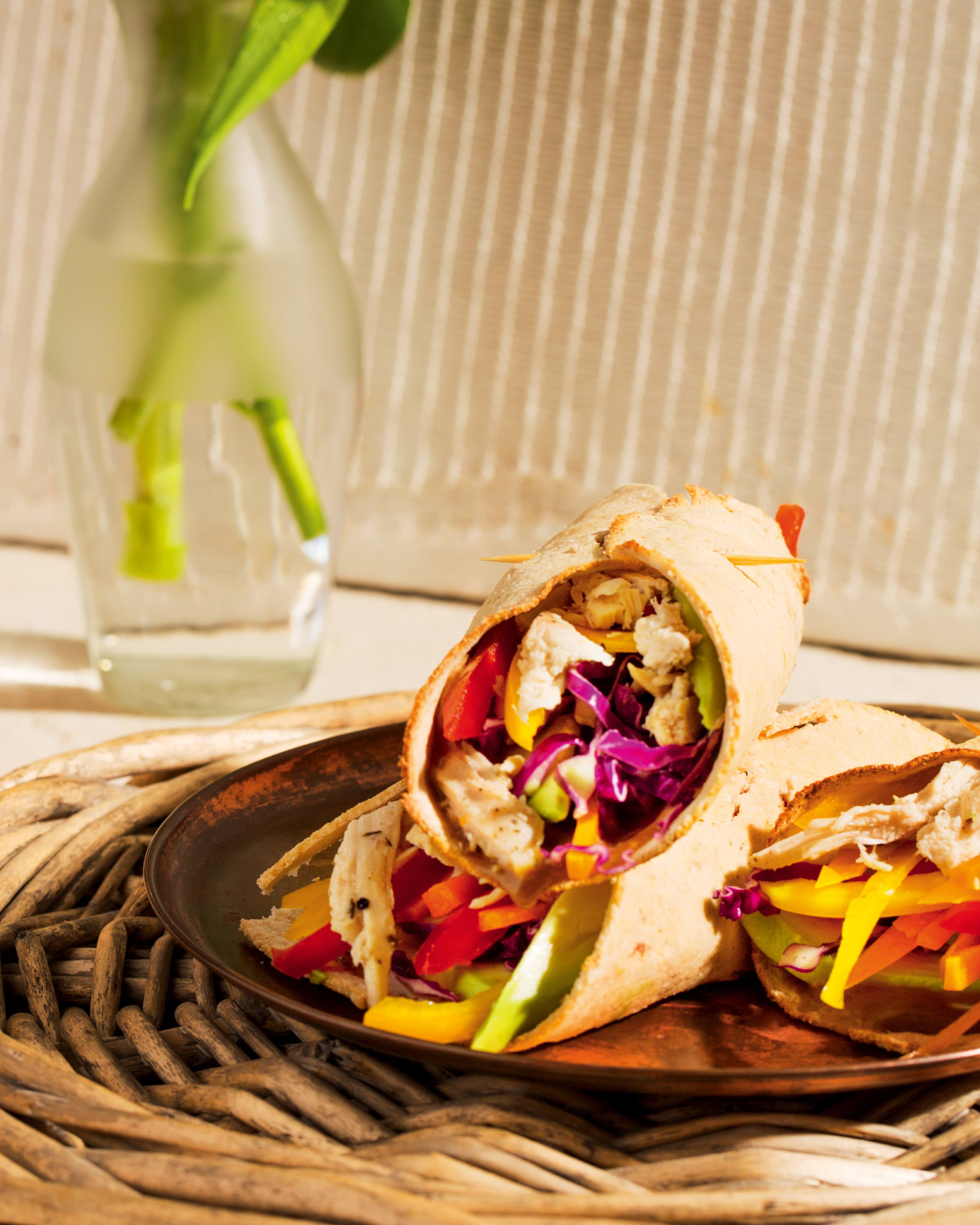 Read more about the article Coconut flour wraps with chicken, peanuts and rainbow filling