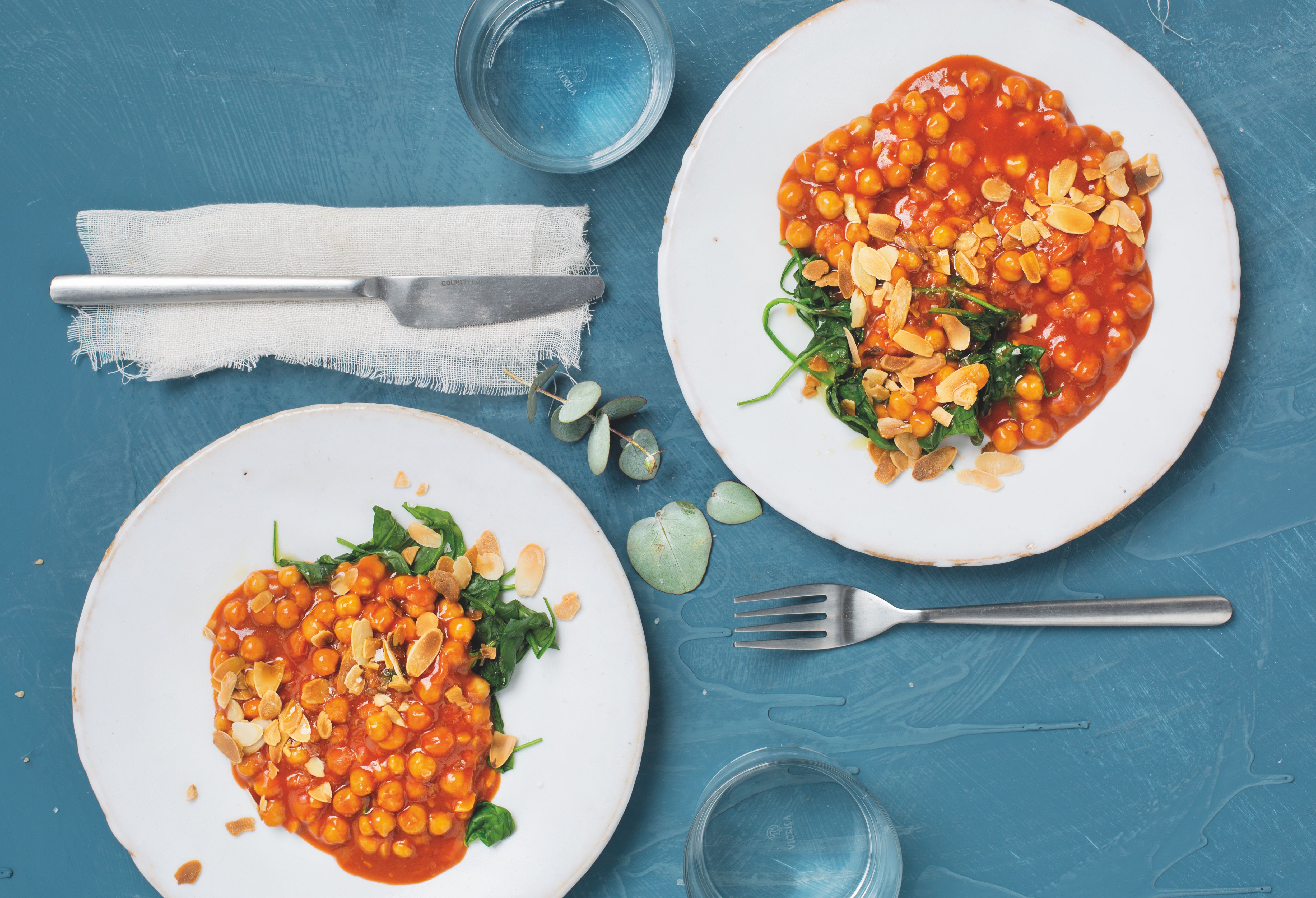 Read more about the article Chickpea and spinach stew with toasted almonds