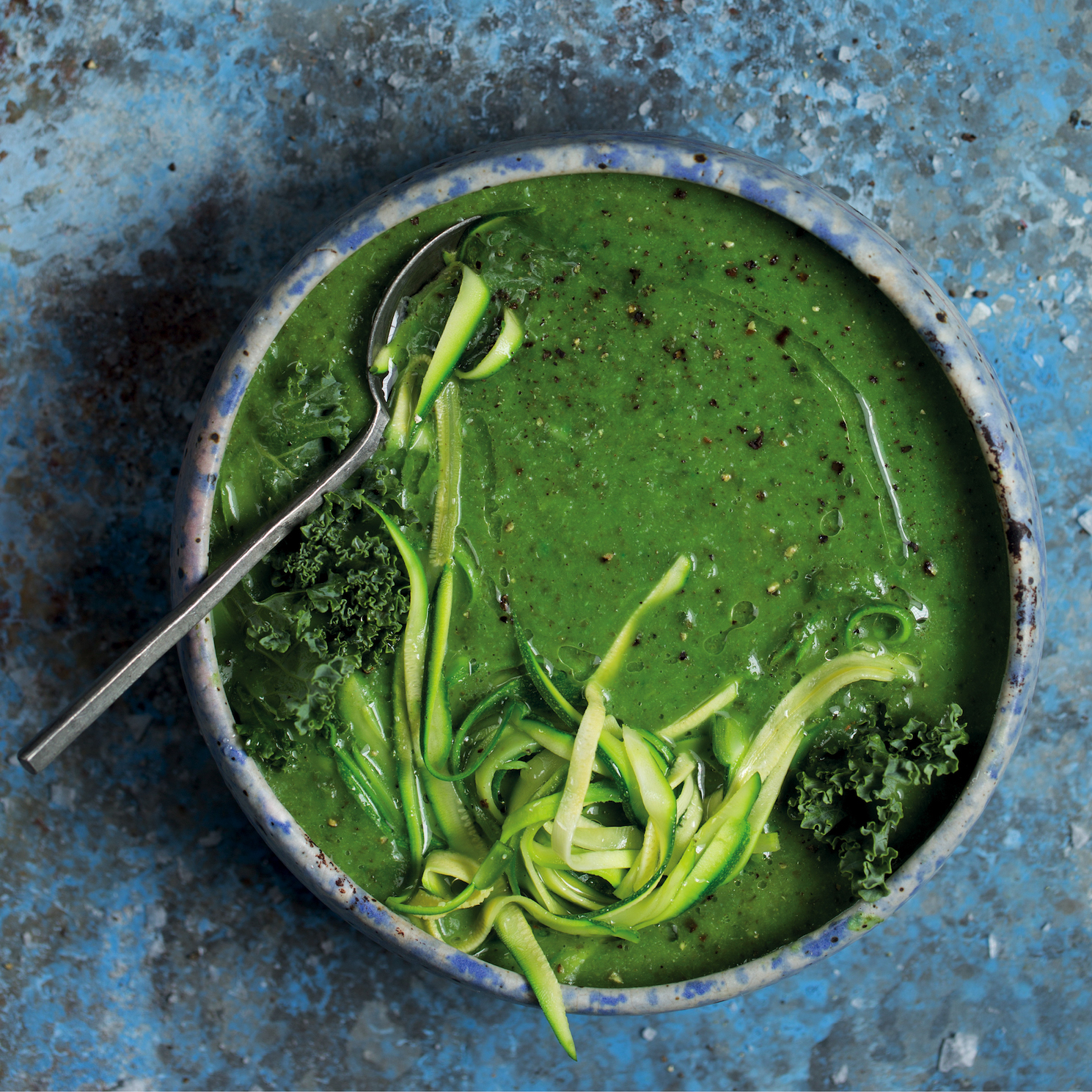Read more about the article Super-charged green vegetable detox soup