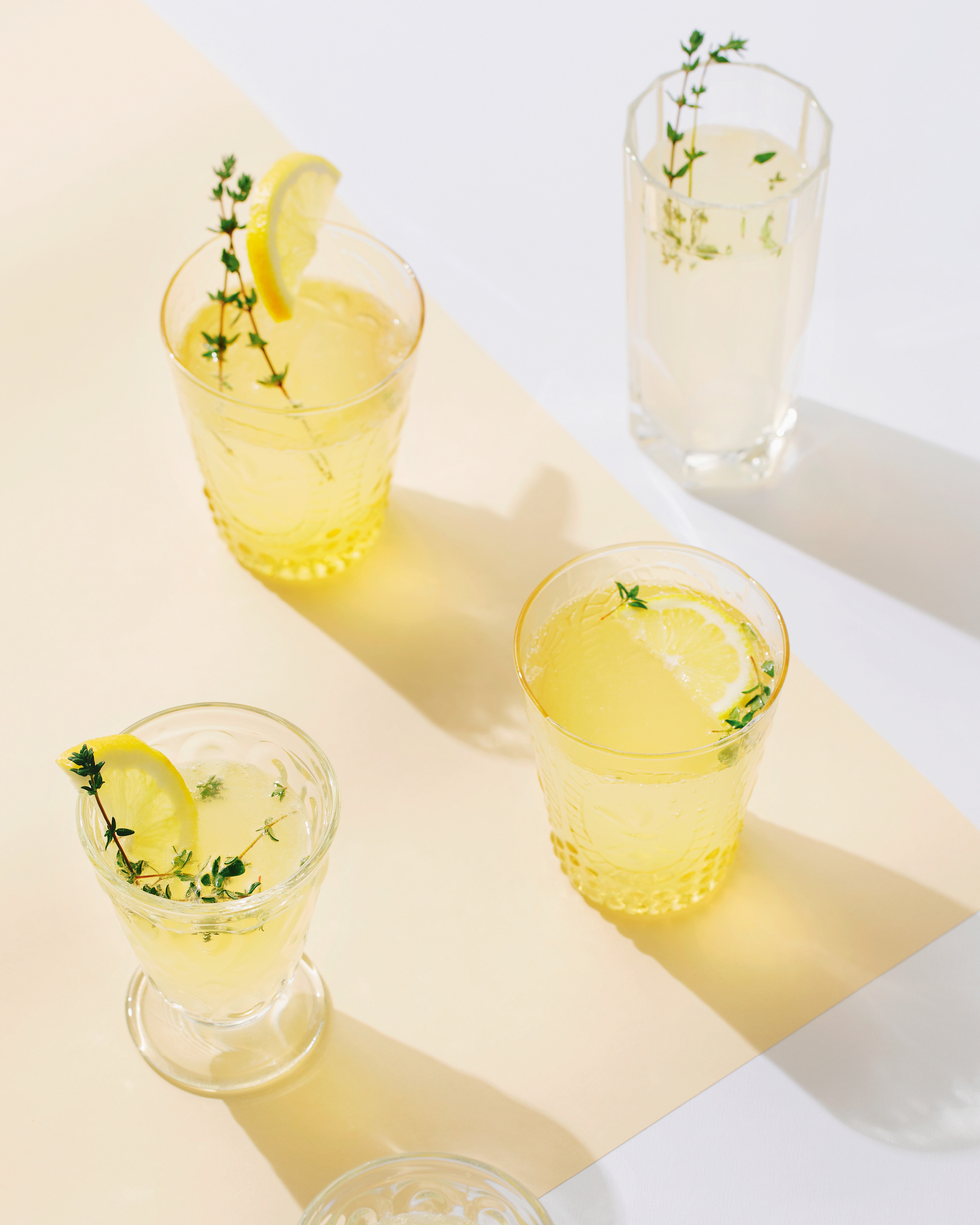You are currently viewing Refreshing thyme and tequila lemonade
