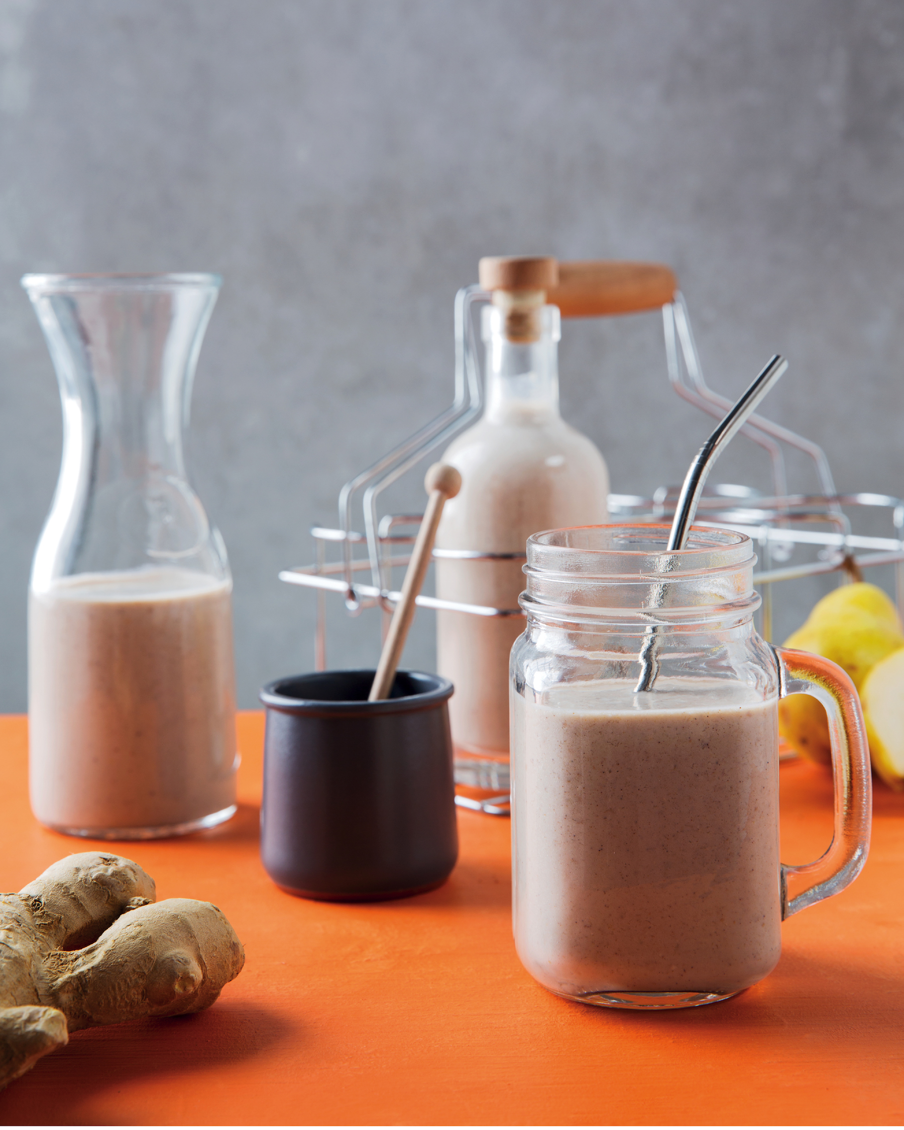 Read more about the article Warm pear gingerbread oatmeal smoothie