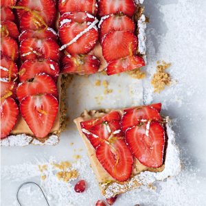Read more about the article White chocolate & Earl Grey mousse tart with strawberries