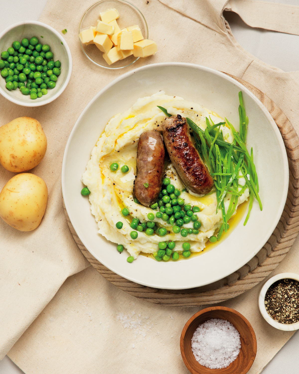 Read more about the article Budget-friendly bangers and mash with buttery peas