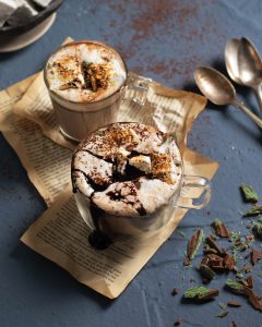 Read more about the article Peppermint Crisp hot chocolate with cocoa sauce