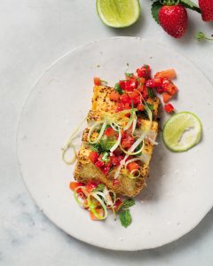 Read more about the article Crispy tofu with strawberry-chilli salsa and spring onion