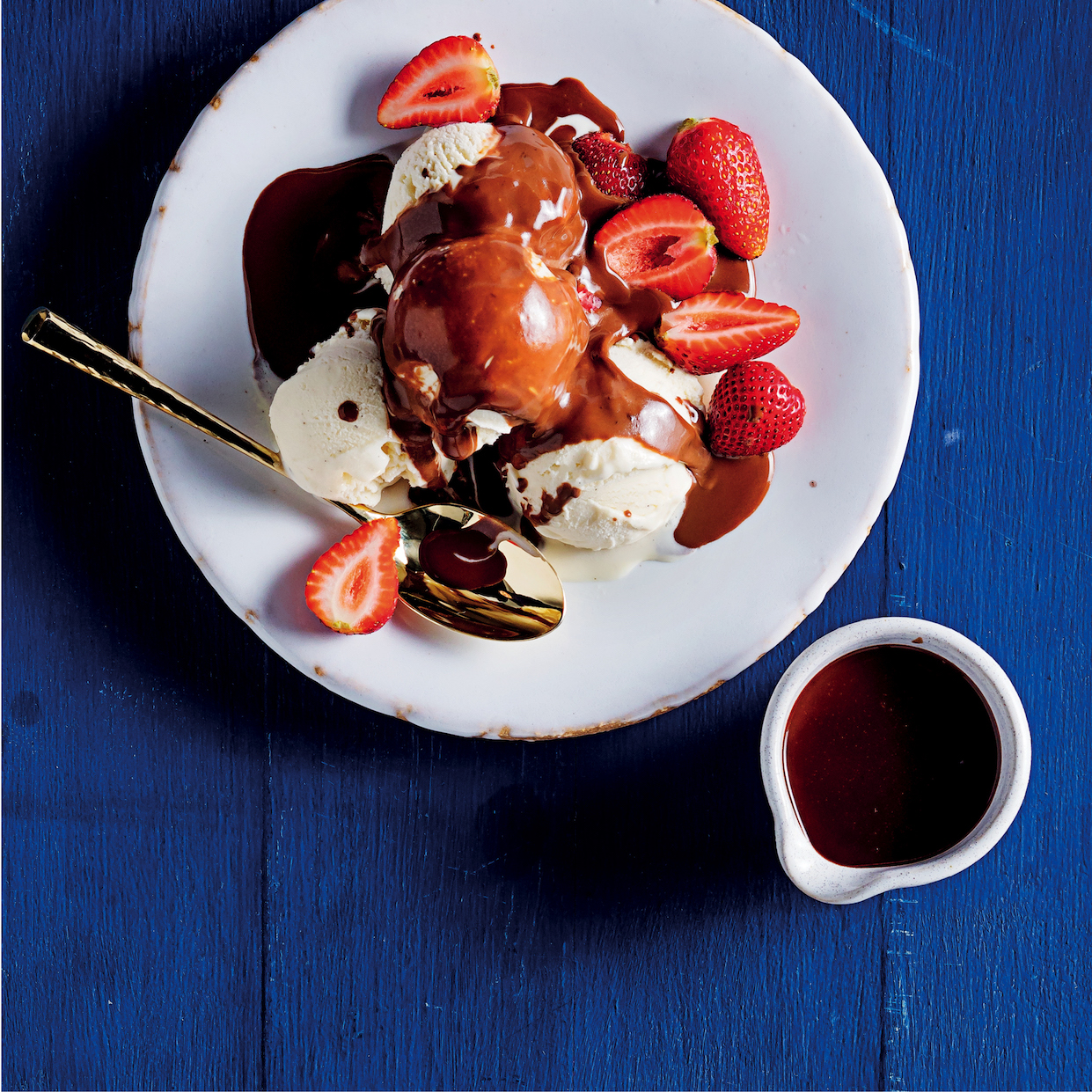You are currently viewing The best-ever chocolate sauce for all your puds