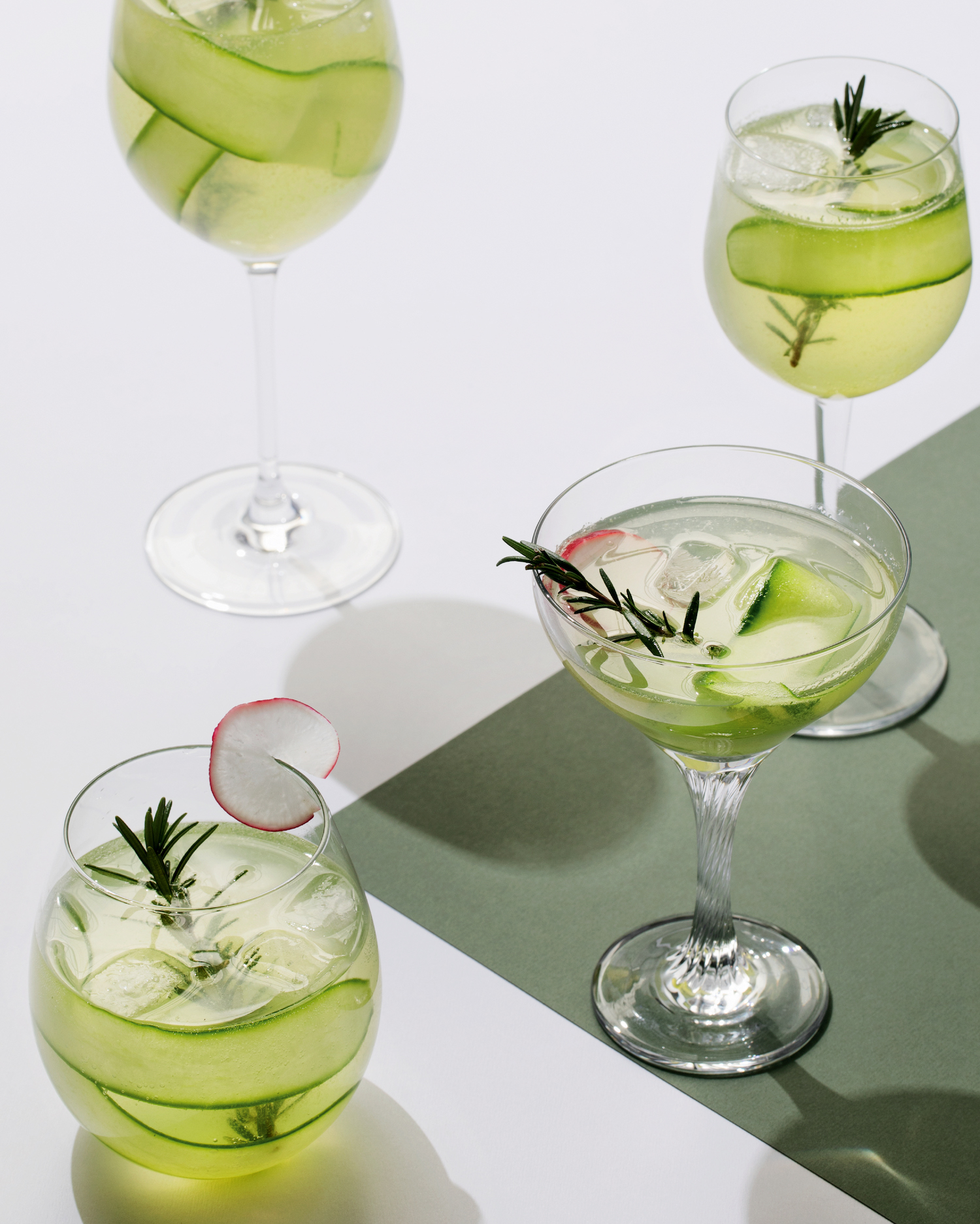 Read more about the article Refreshing cucumber and rosemary spritzers