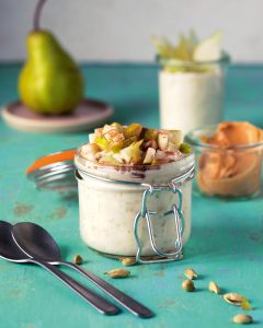 Read more about the article Creamy cardamom and pear overnight oats