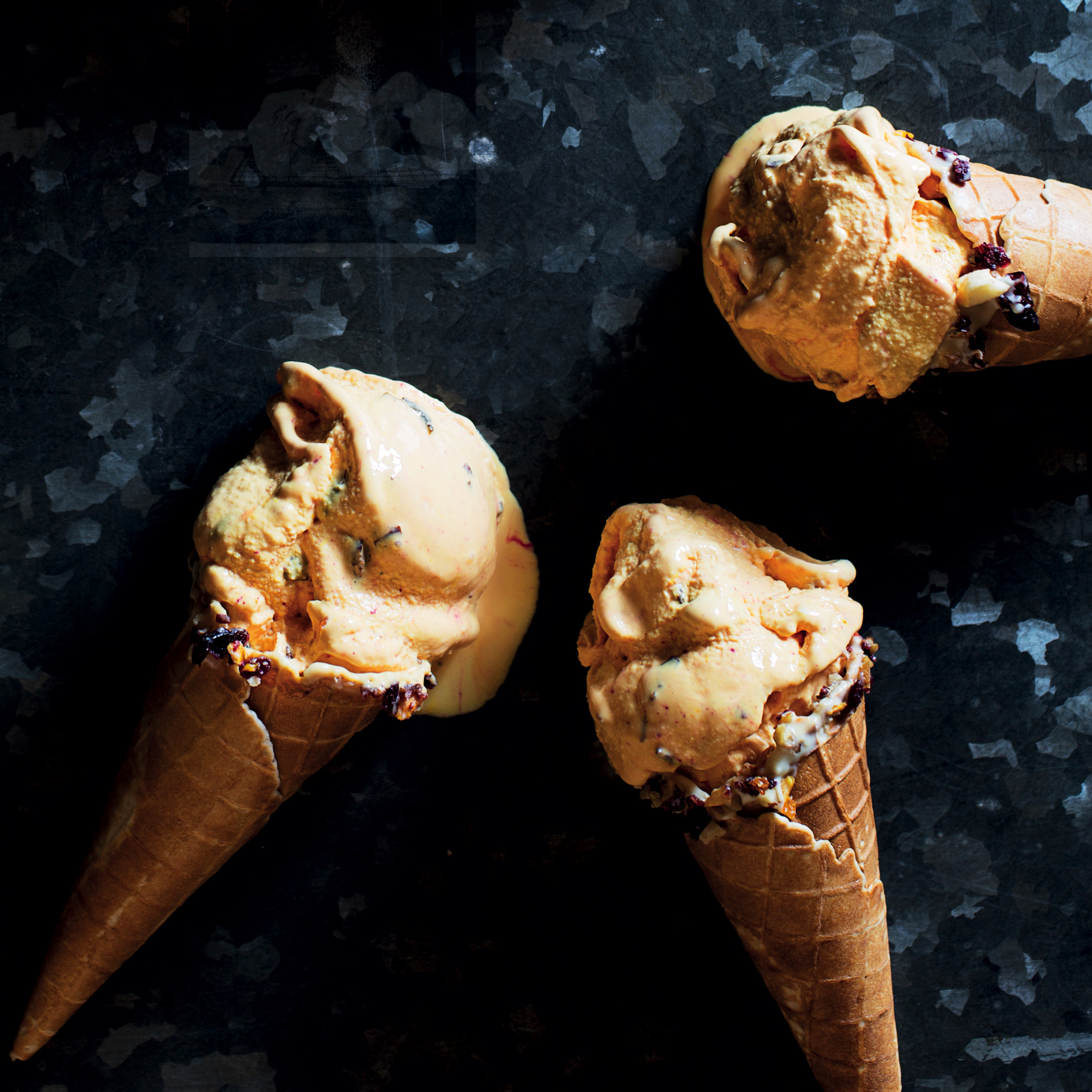 You are currently viewing Two-in-one carrot cake ice cream cones