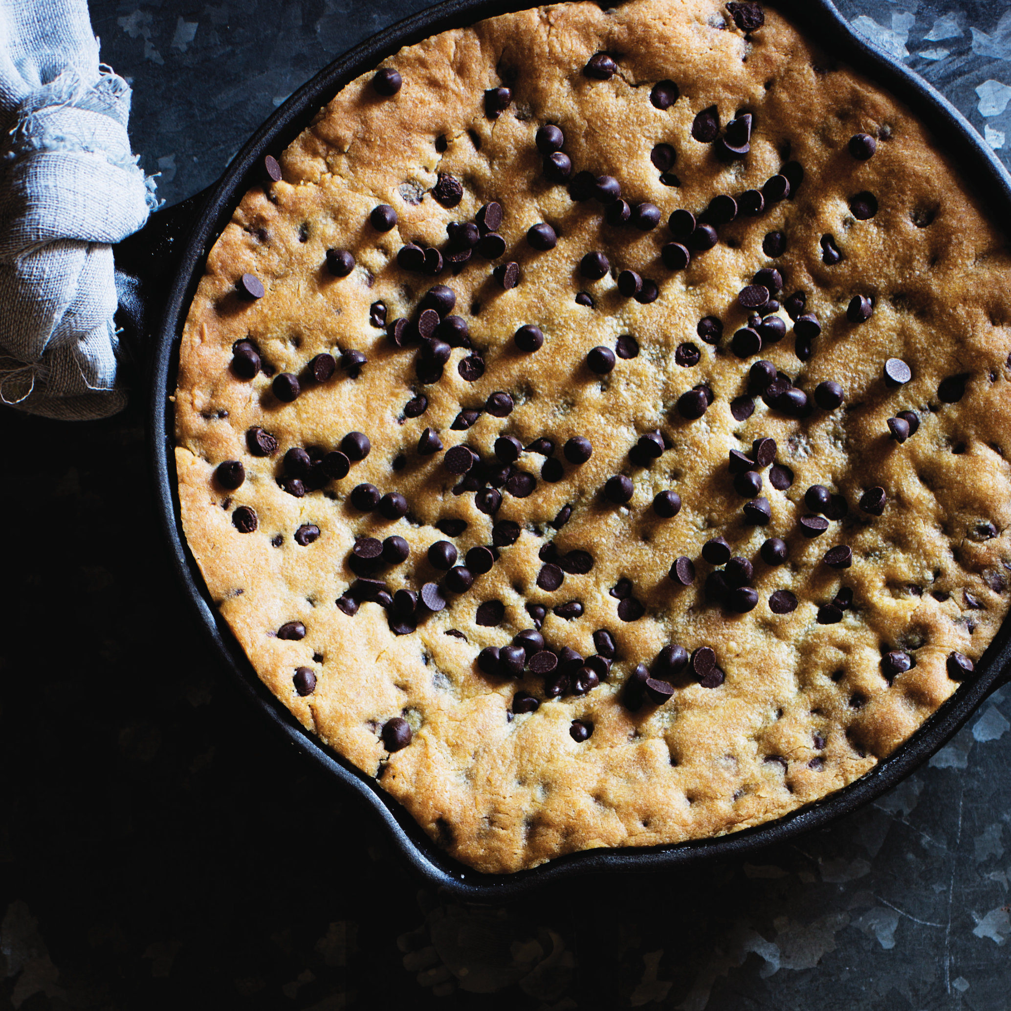 Read more about the article Sweet dreams are made of this giant cookie cake