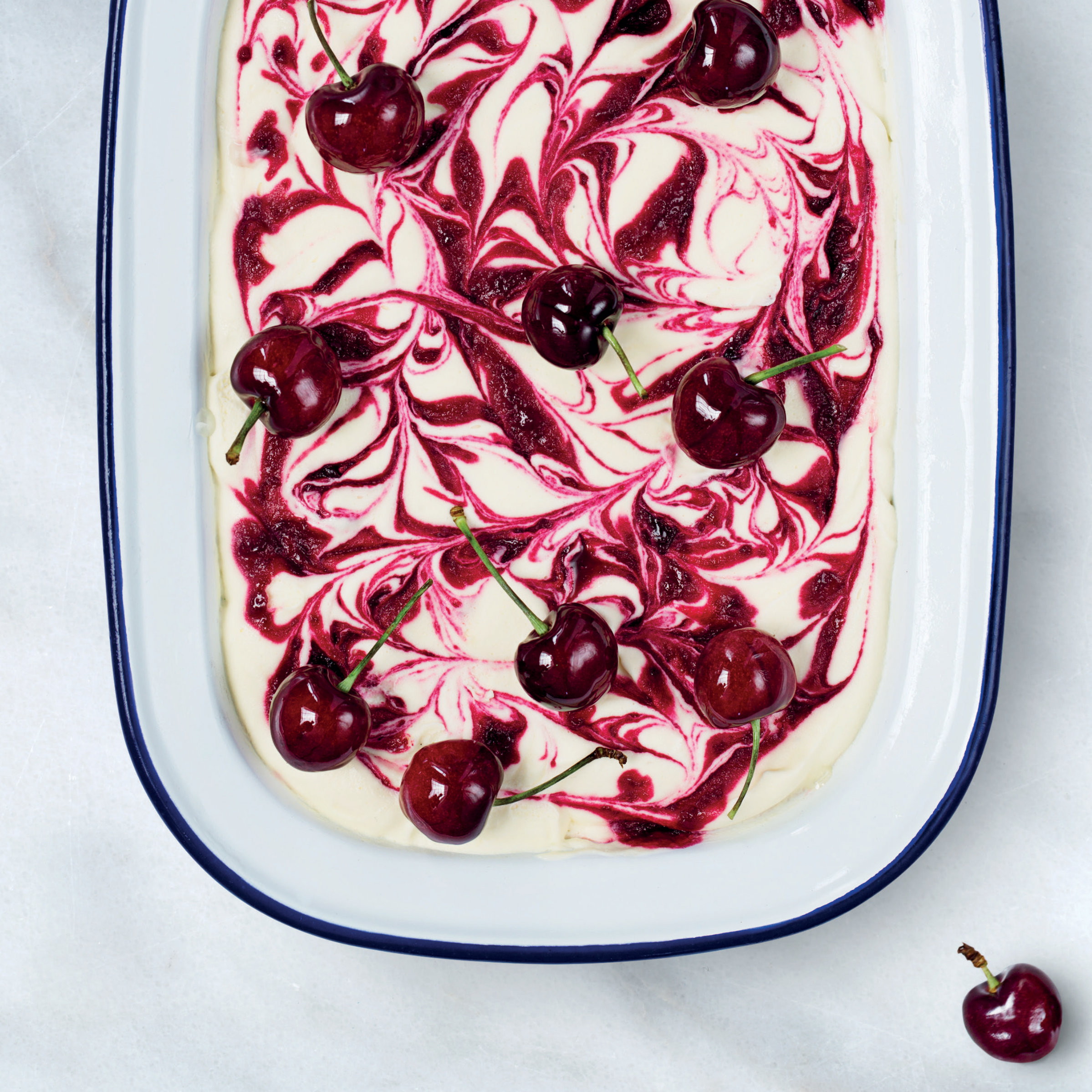 You are currently viewing No-churn cherry swirl ice cream dessert