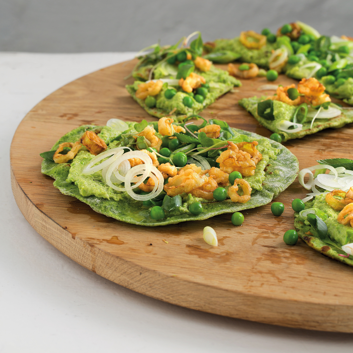 Read more about the article Spinach wraps with fried leeks and pea hummus