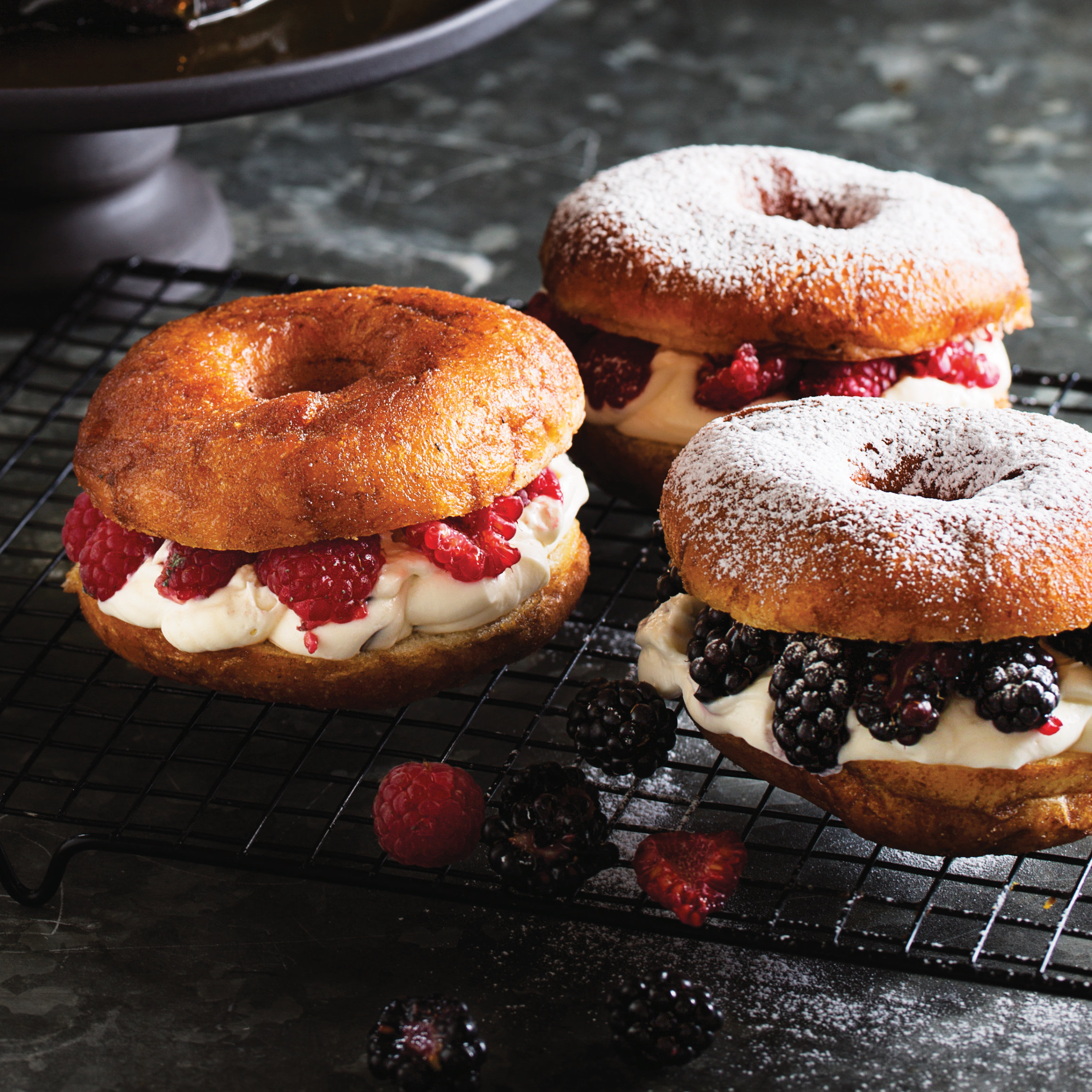 Read more about the article No-bake berry cannoli doughnuts for your summer parties