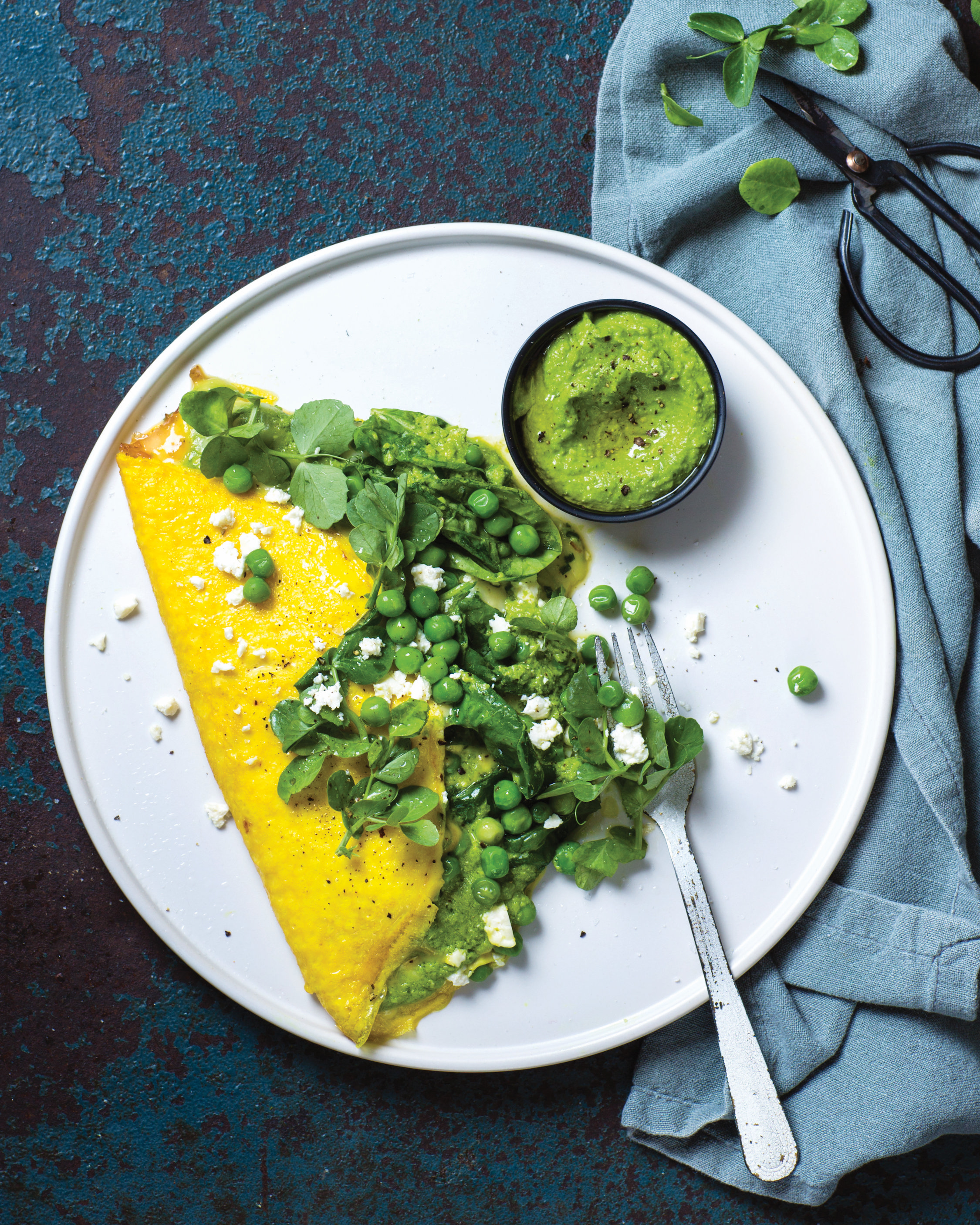 You are currently viewing Pea and spinach omelette with creamy pea sauce