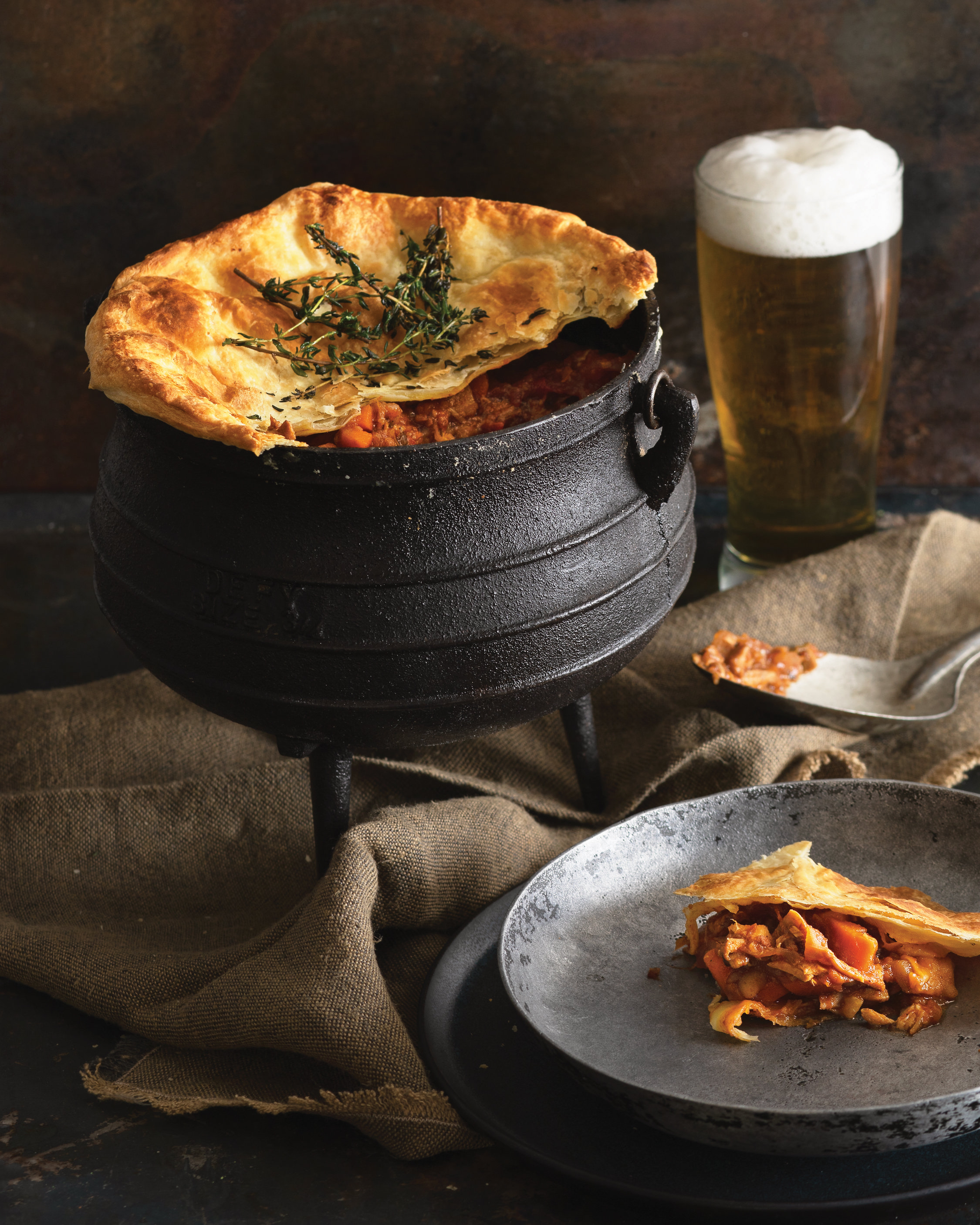 Read more about the article Local-is-lekker tamatiesmoor and chicken potjie pie