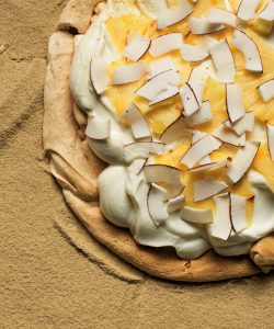 Read more about the article Vegan pavlova with cardamom and pineapple