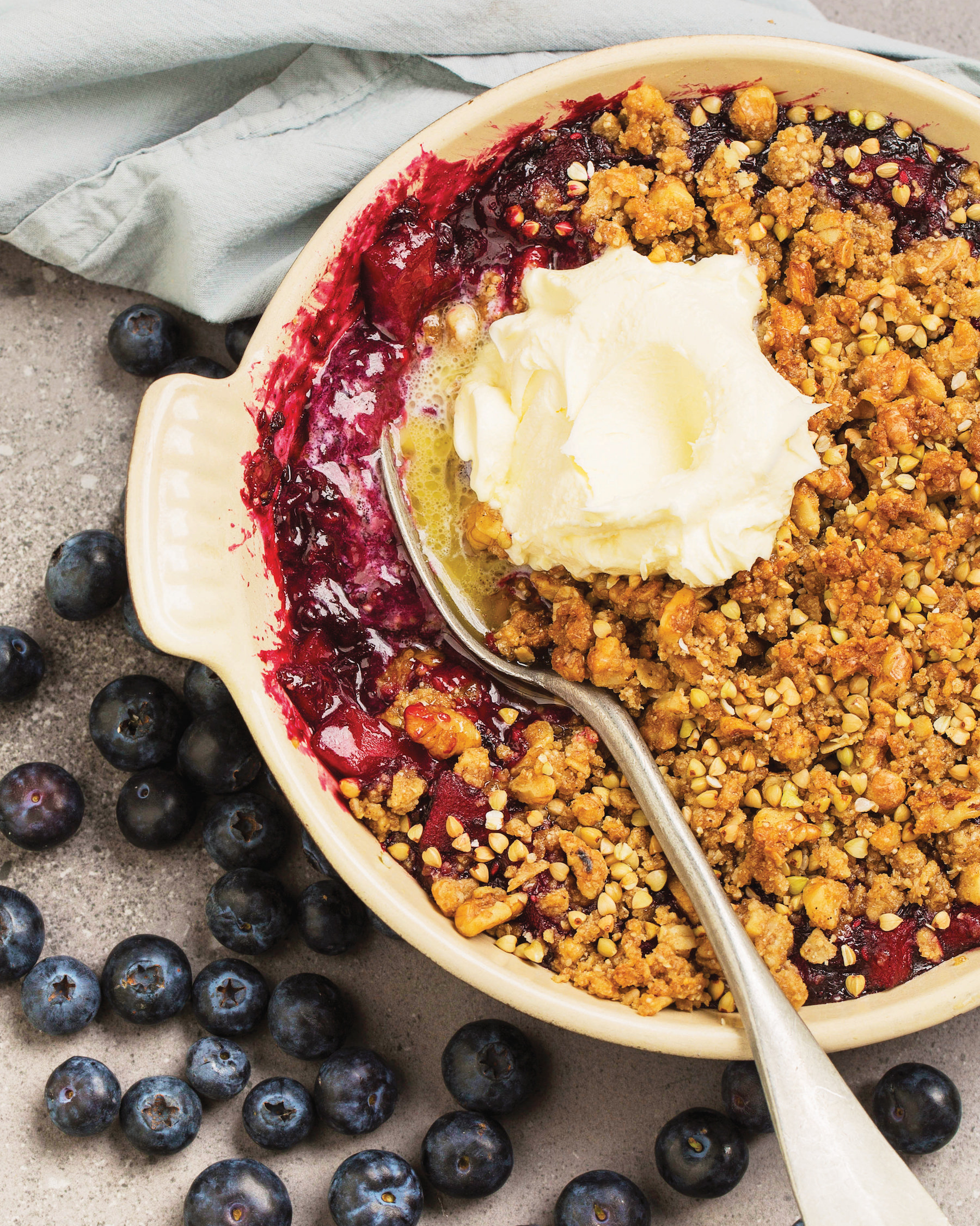 Read more about the article Buckwheat and blueberry crumble