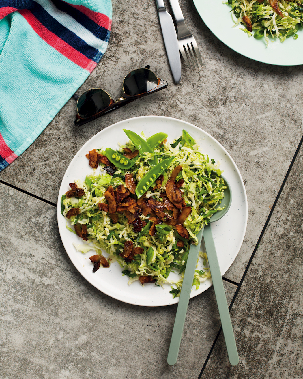 You are currently viewing Supergreen salad with coconut bacon