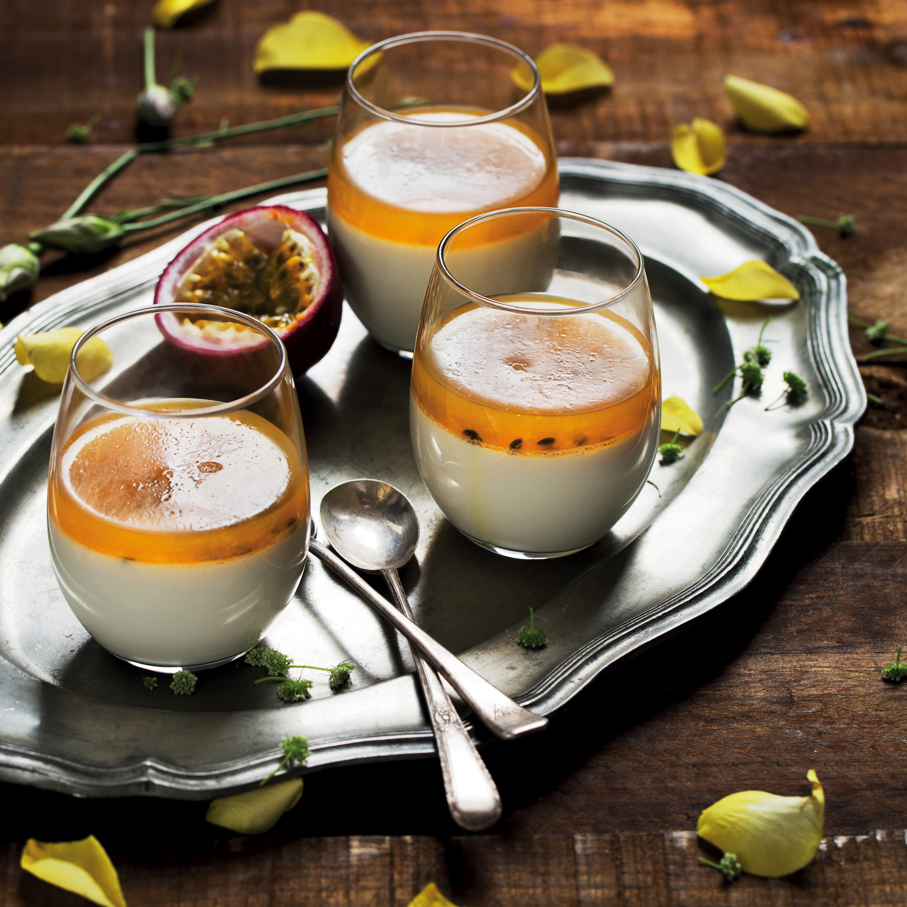 Read more about the article Vanilla panna cottas with granadilla jelly