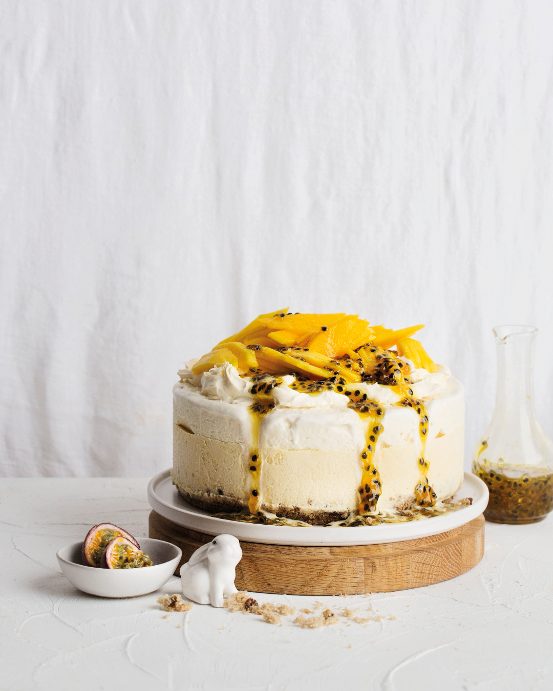 You are currently viewing Granadilla ice cream cake with hot cross bun crust