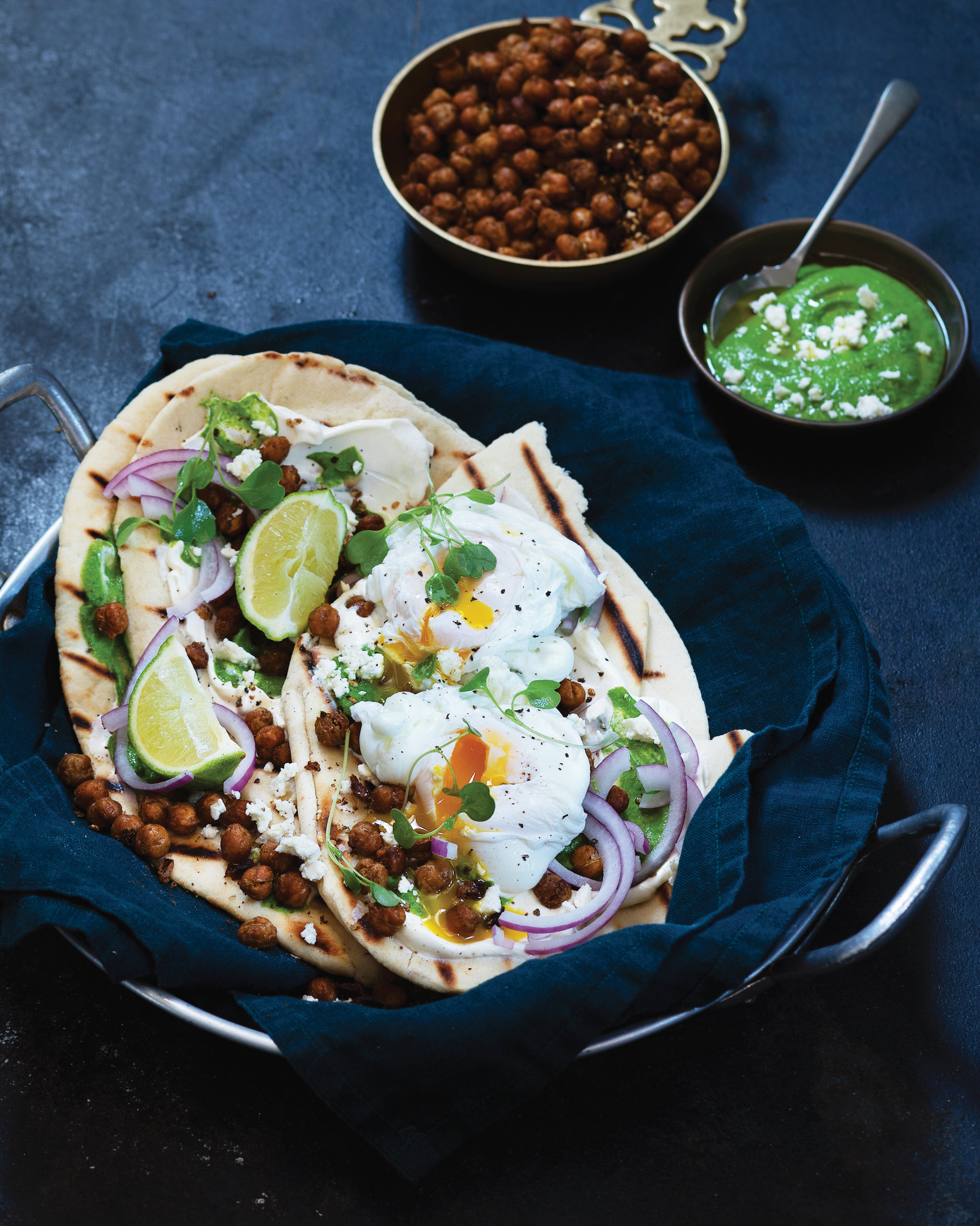 You are currently viewing Grilled breakfast naan with spinach pesto and chickpeas