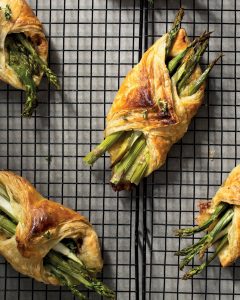 Read more about the article Asparagus, Brie & caramelised onion rolls
