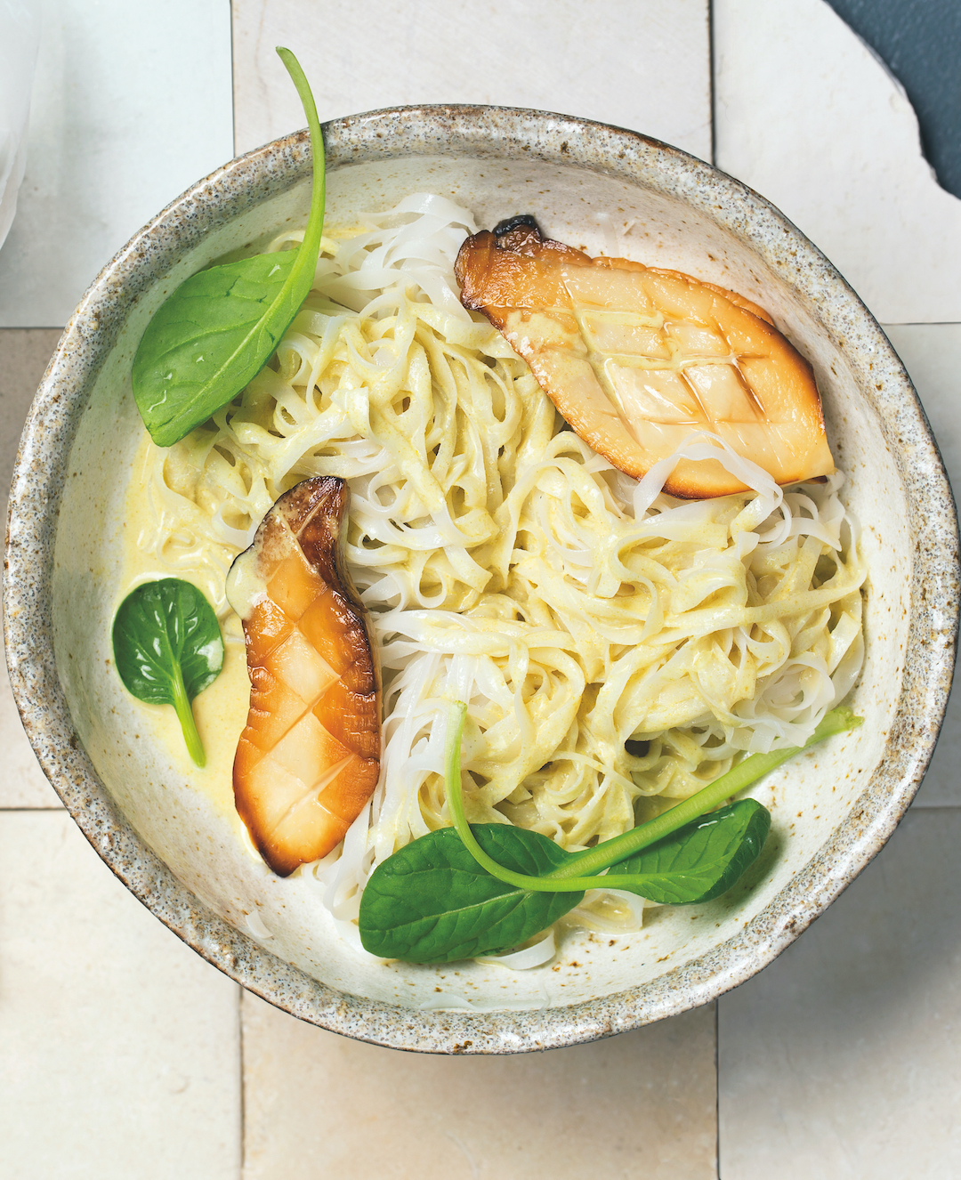 You are currently viewing Rice noodles, mushrooms and Thai green Curry sauce