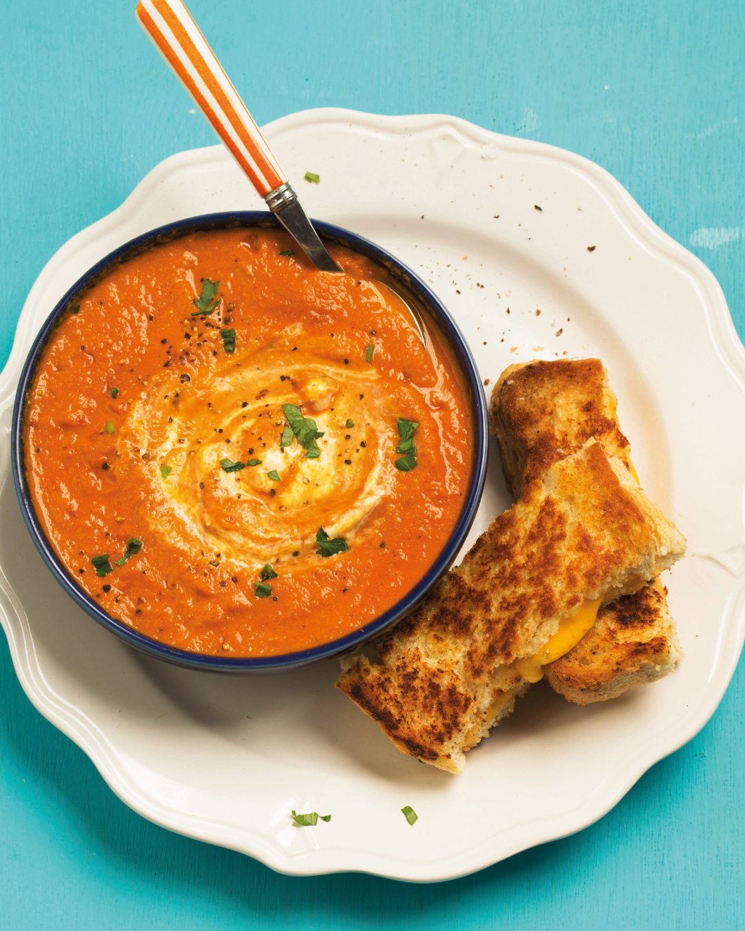 You are currently viewing Yummy tomato soup with cheese toasties  