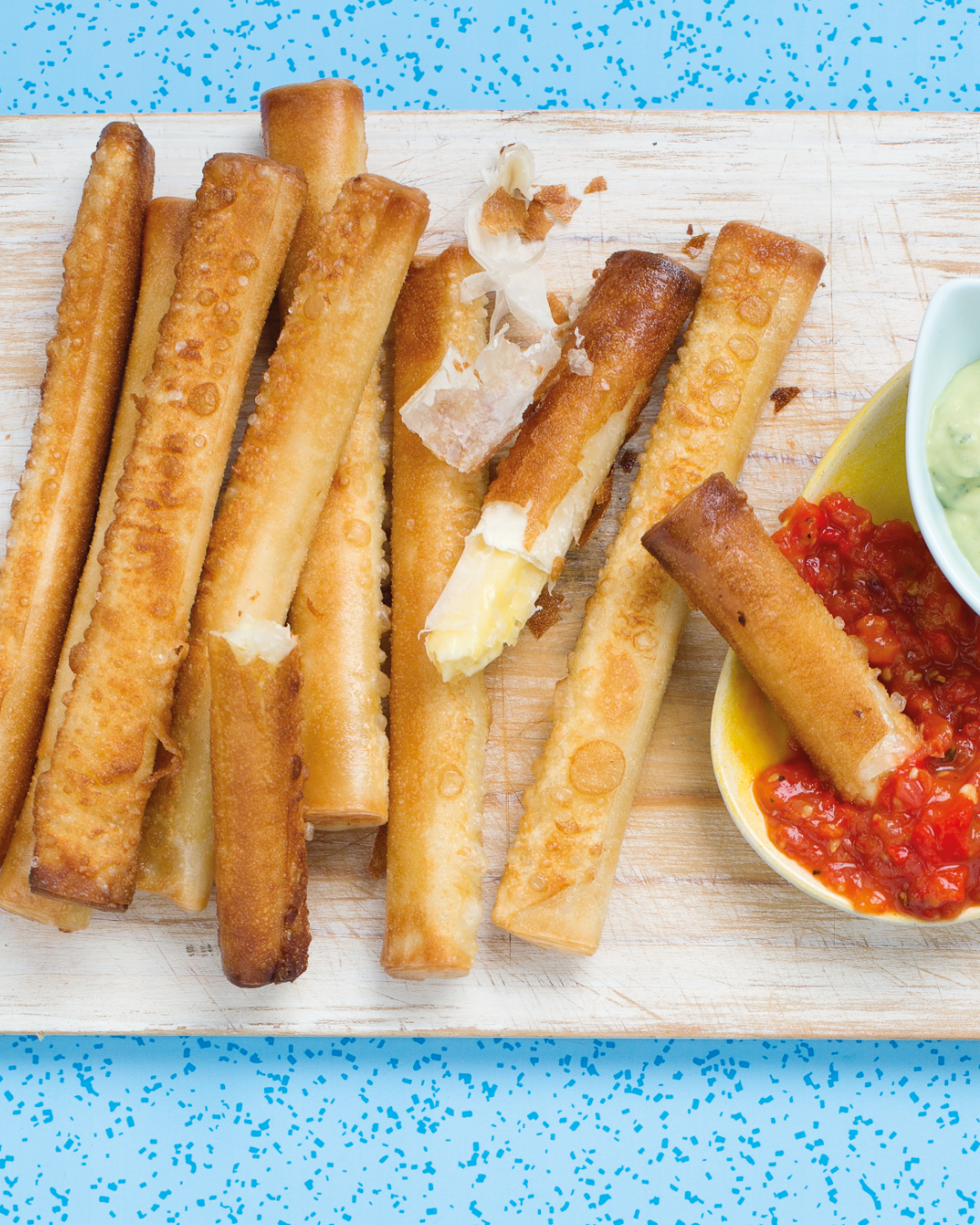 Read more about the article Halloumi sticks with red-pepper salsa and avocado creme