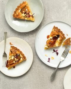 Read more about the article Rooibos-pear frangipane tart