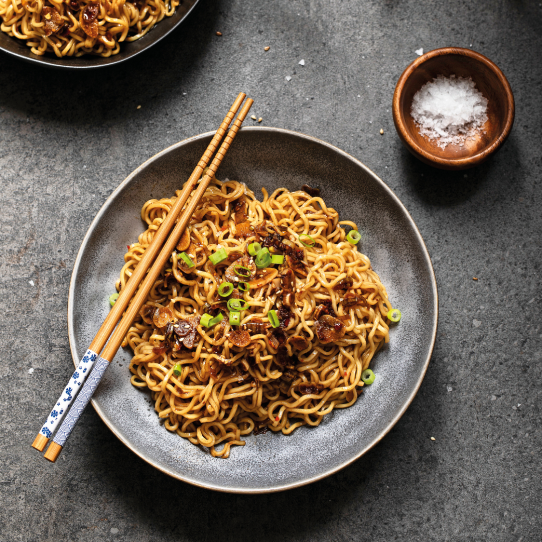 Read more about the article Simple spring onion & chilli-oil noodles