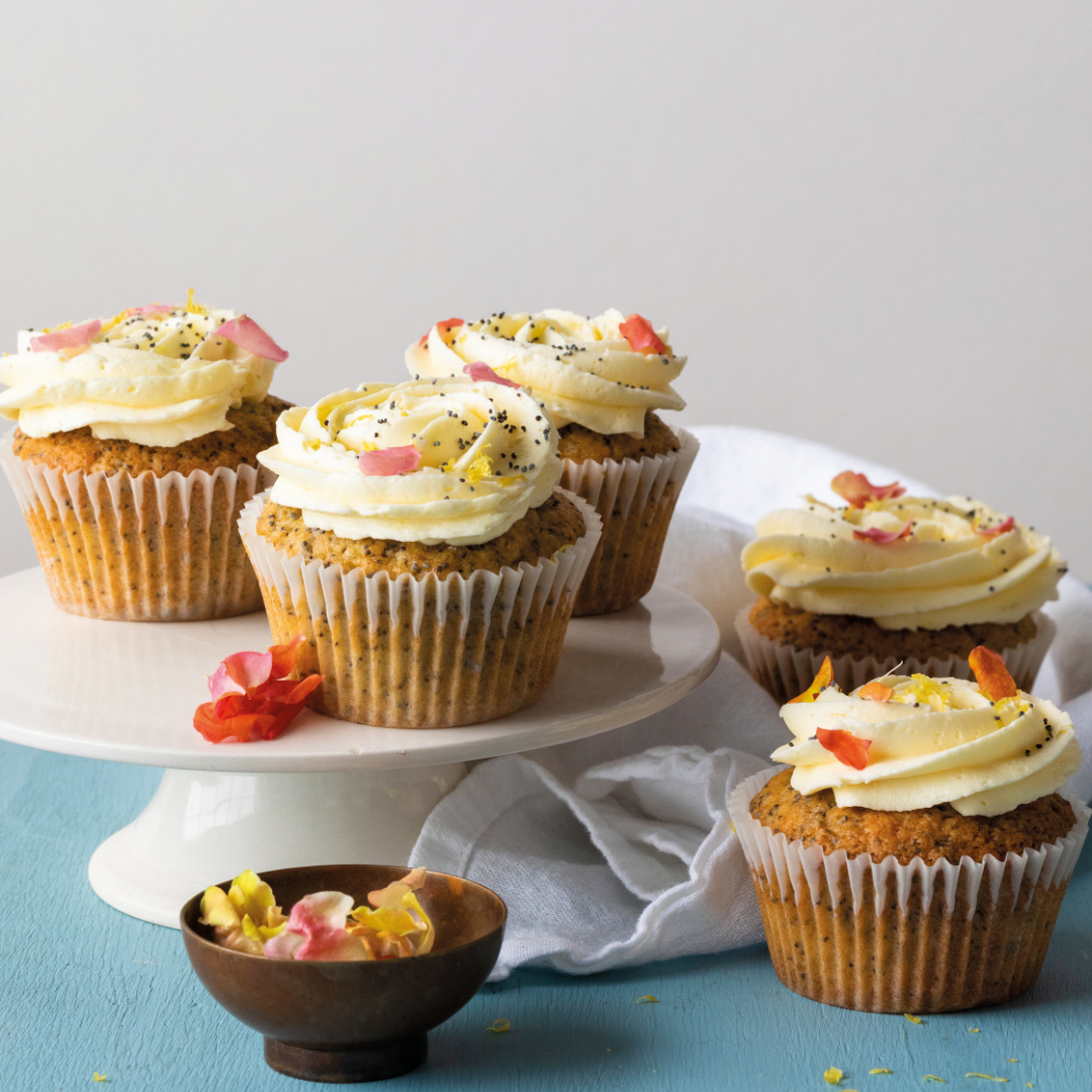 Read more about the article Lemon Poppyseed Cupcakes