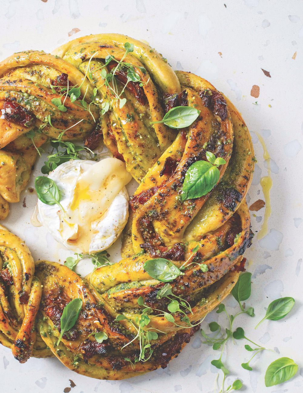 Read more about the article Recipe: Sundried tomato, basil pesto and gooey cheese wreath