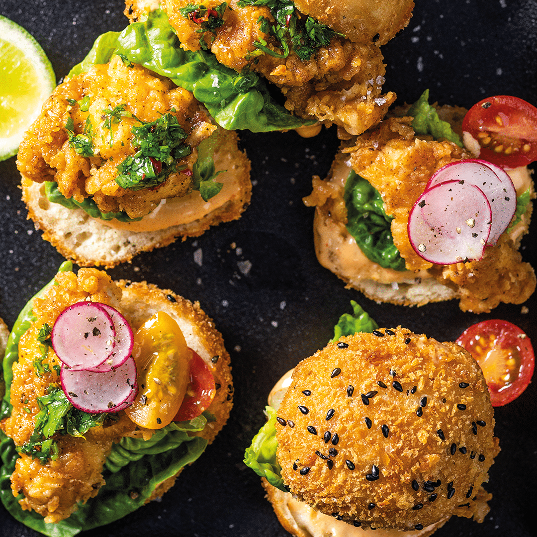 Read more about the article On Our Editor’s Radar This Month – Crispy burger buns with fried chicken 