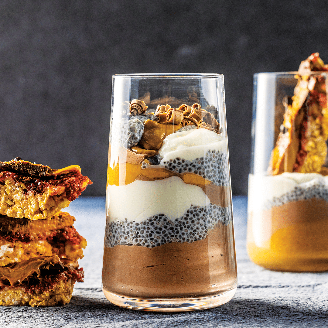 You are currently viewing Chia pudding with raspberry jam corn cake bars
