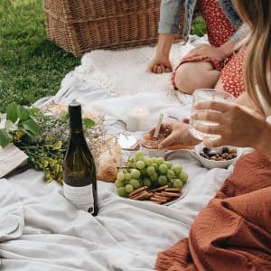 Read more about the article 6 tips to pack your picnic basket like a pro